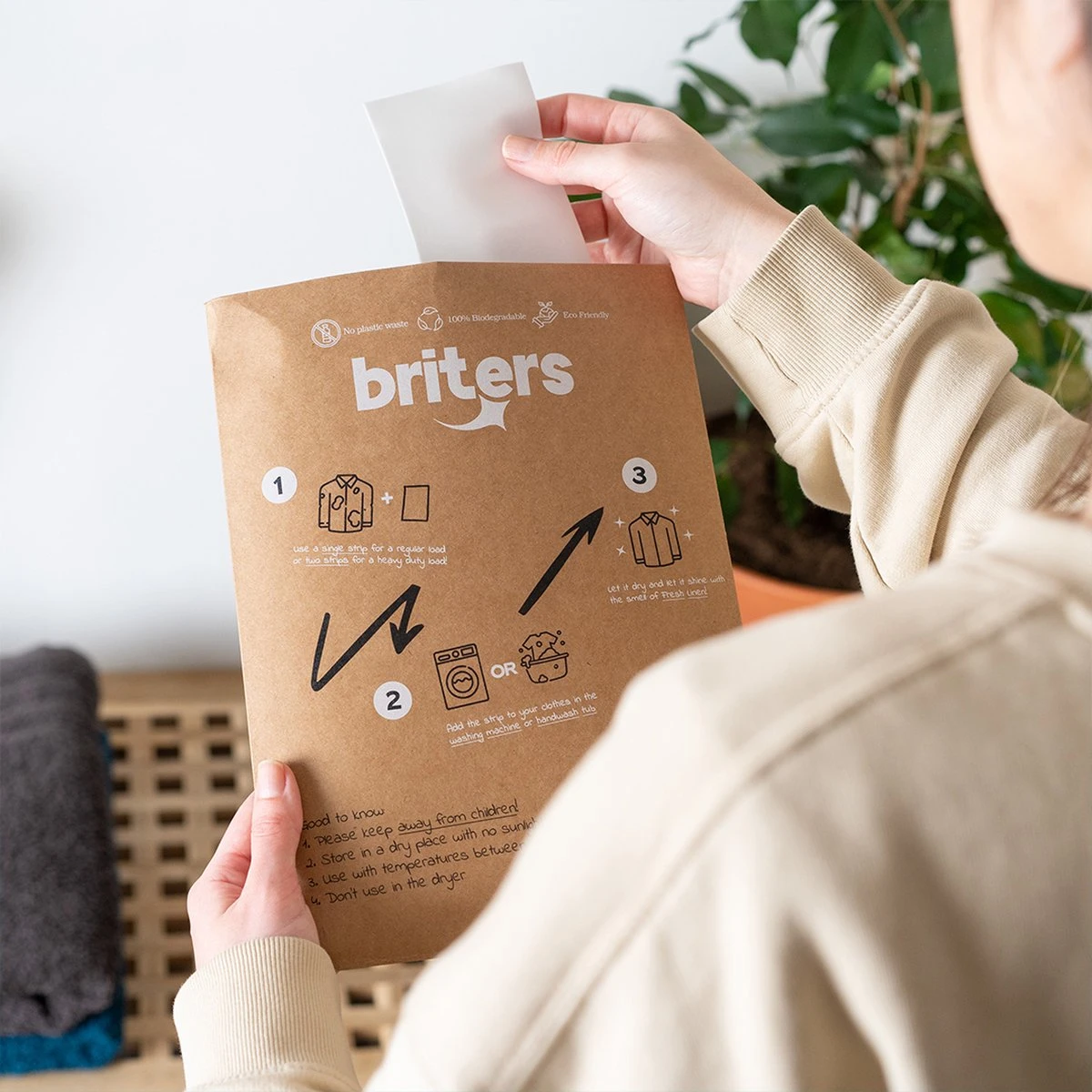 Briters Wasmiddelstrips - 100 Wasbeurten - Ecologisch Wasmiddel - 100% Plasticvrij - Fresh Linen - Wasstrips 3 Briters Wasmiddelstrips - 100 Wasbeurten - Ecologisch Wasmiddel - 100% Plasticvrij - Fresh Linen - Wasstrips - Afbeelding 2