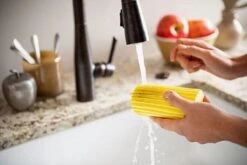 Scrub Daddy Damp Duster - Wonder Stoffer - Licht Blauw -Thuis Winkel 1200x802