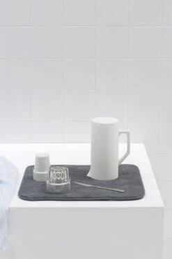 Brabantia SinkSide Afdruipmat Microvezel - 47 X 40 Cm - Dark Grey -Thuis Winkel 799x1200 1